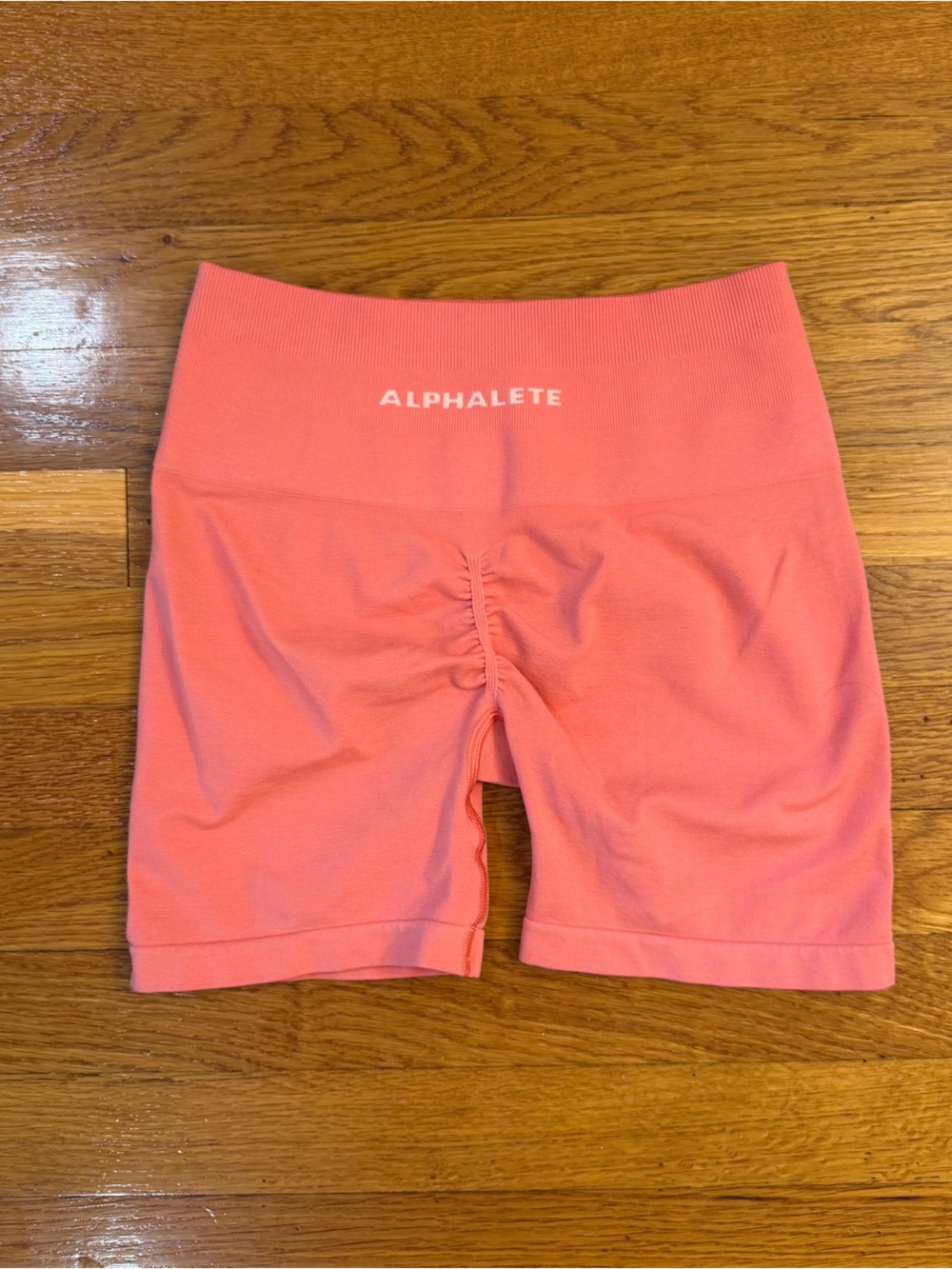 Alphalete Amplify Scrunch Shorts in Coral/Peach - Size Small